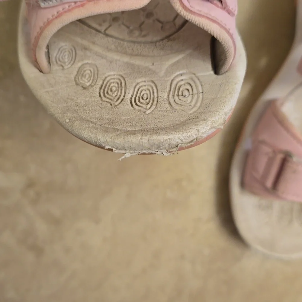 Dream Pairs sandals.